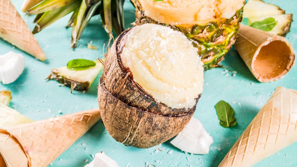 Piña-Colada-Frozen-YogurtPiña-Colada-Frozen-Yogurt